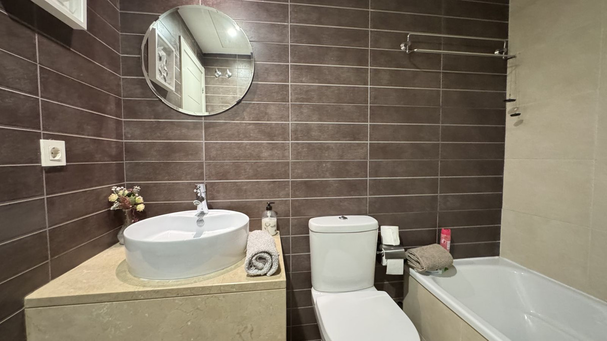 2 Bed Apartment for sale in Estepona Costa Del Sol, Málaga, Spain