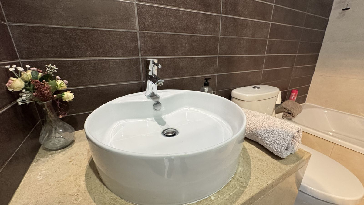 2 Bed Apartment for sale in Estepona Costa Del Sol, Málaga, Spain