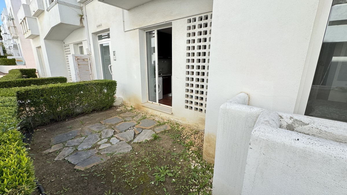 2 Bed Apartment for sale in Estepona Costa Del Sol, Málaga, Spain