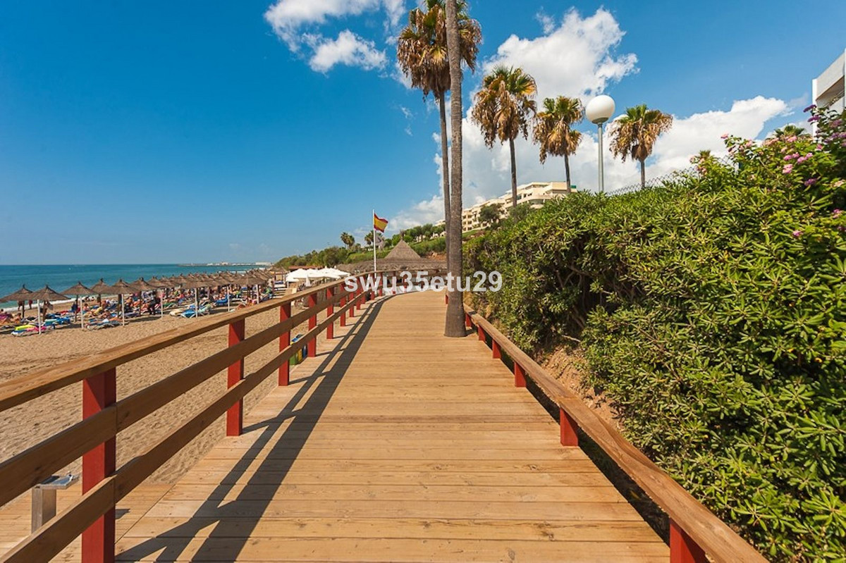 2 Bed Apartment for sale in Calahonda Costa Del Sol, Málaga, Spain