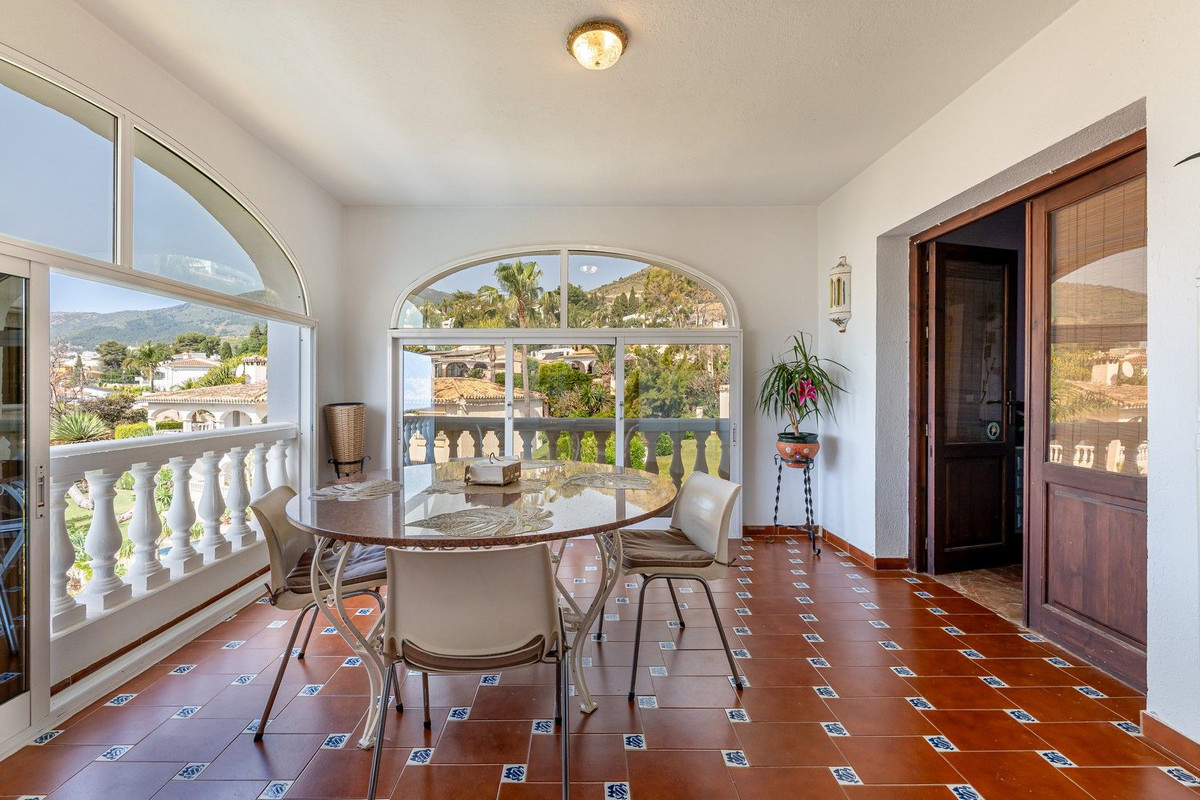 Se vende Villa - Chalet de 5 dormitorios en Costa Del Sol, Málaga, España