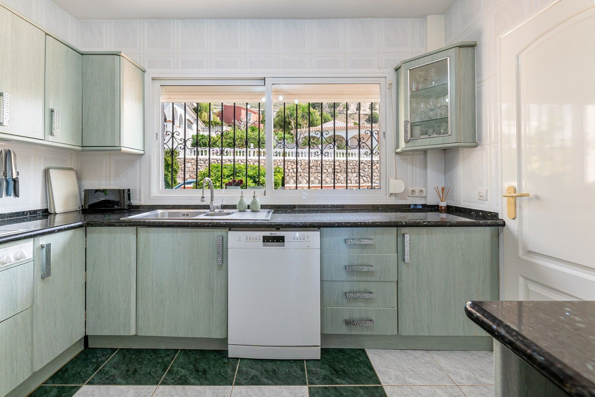 Se vende Villa - Chalet de 5 dormitorios en Costa Del Sol, Málaga, España