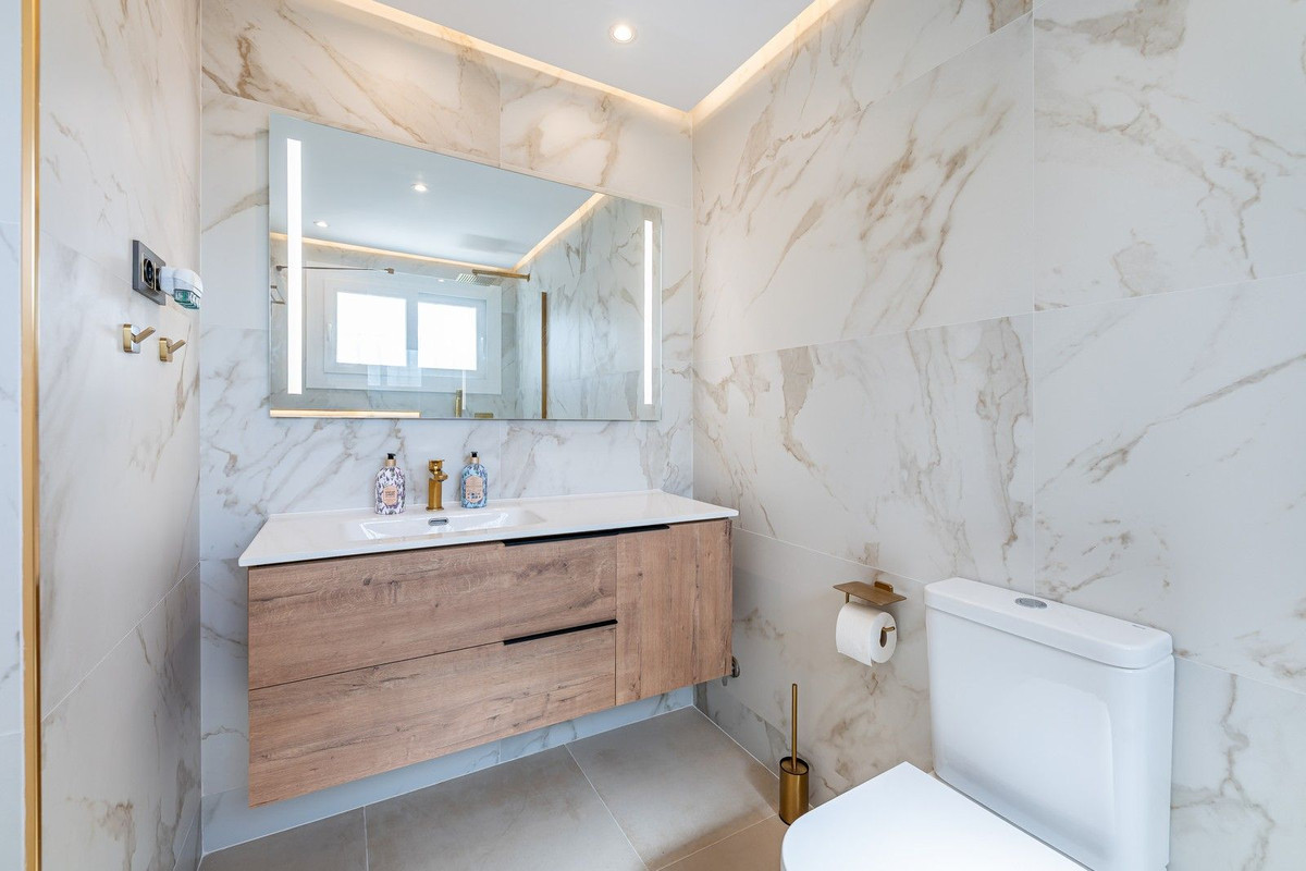 Se vende Villa - Chalet de 5 dormitorios en Costa Del Sol, Málaga, España
