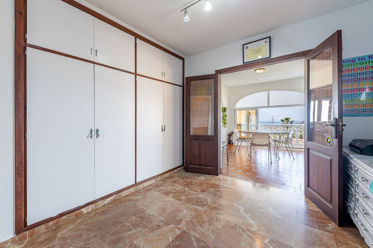 Se vende Villa - Chalet de 5 dormitorios en Costa Del Sol, Málaga, España