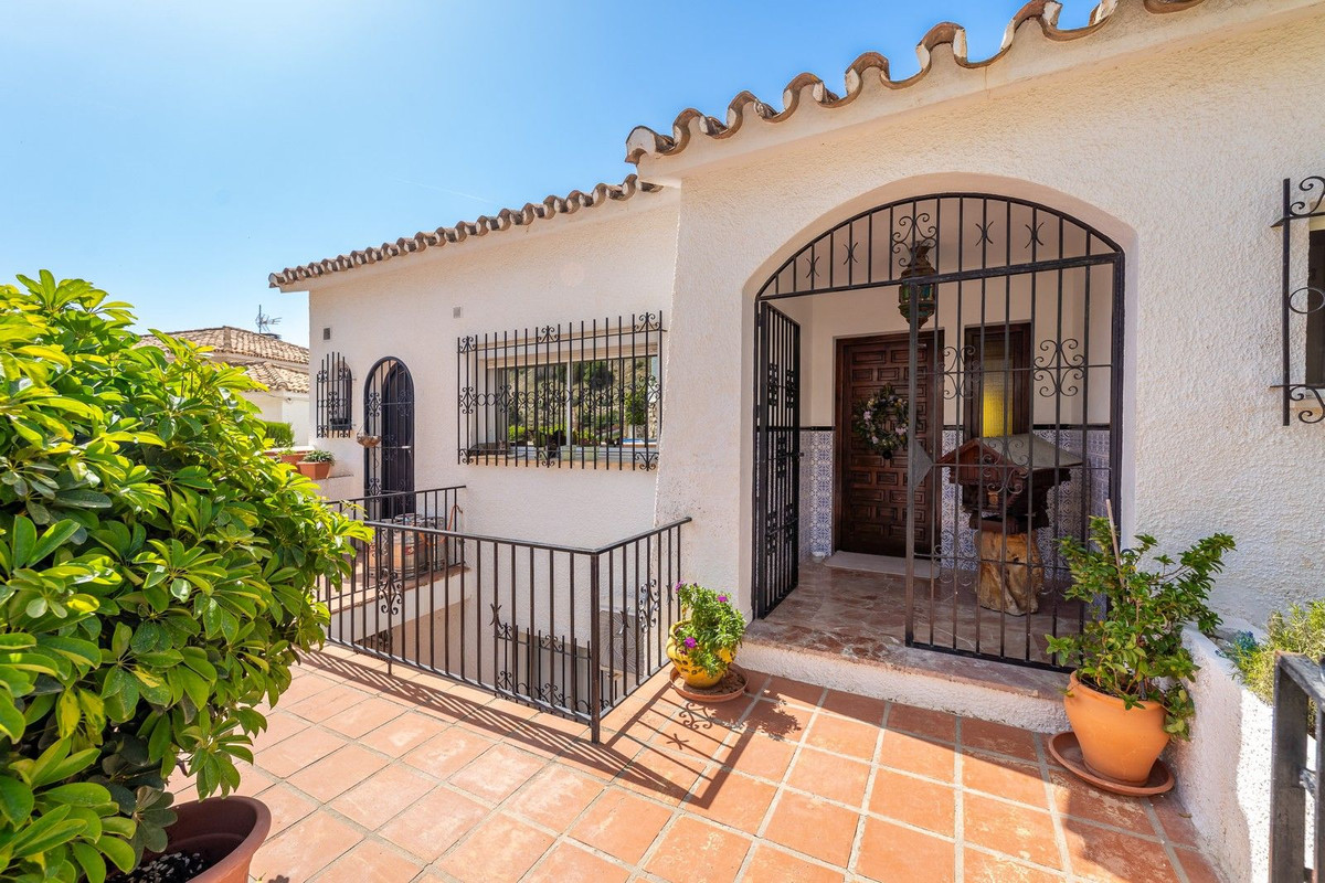 Se vende Villa - Chalet de 5 dormitorios en Costa Del Sol, Málaga, España