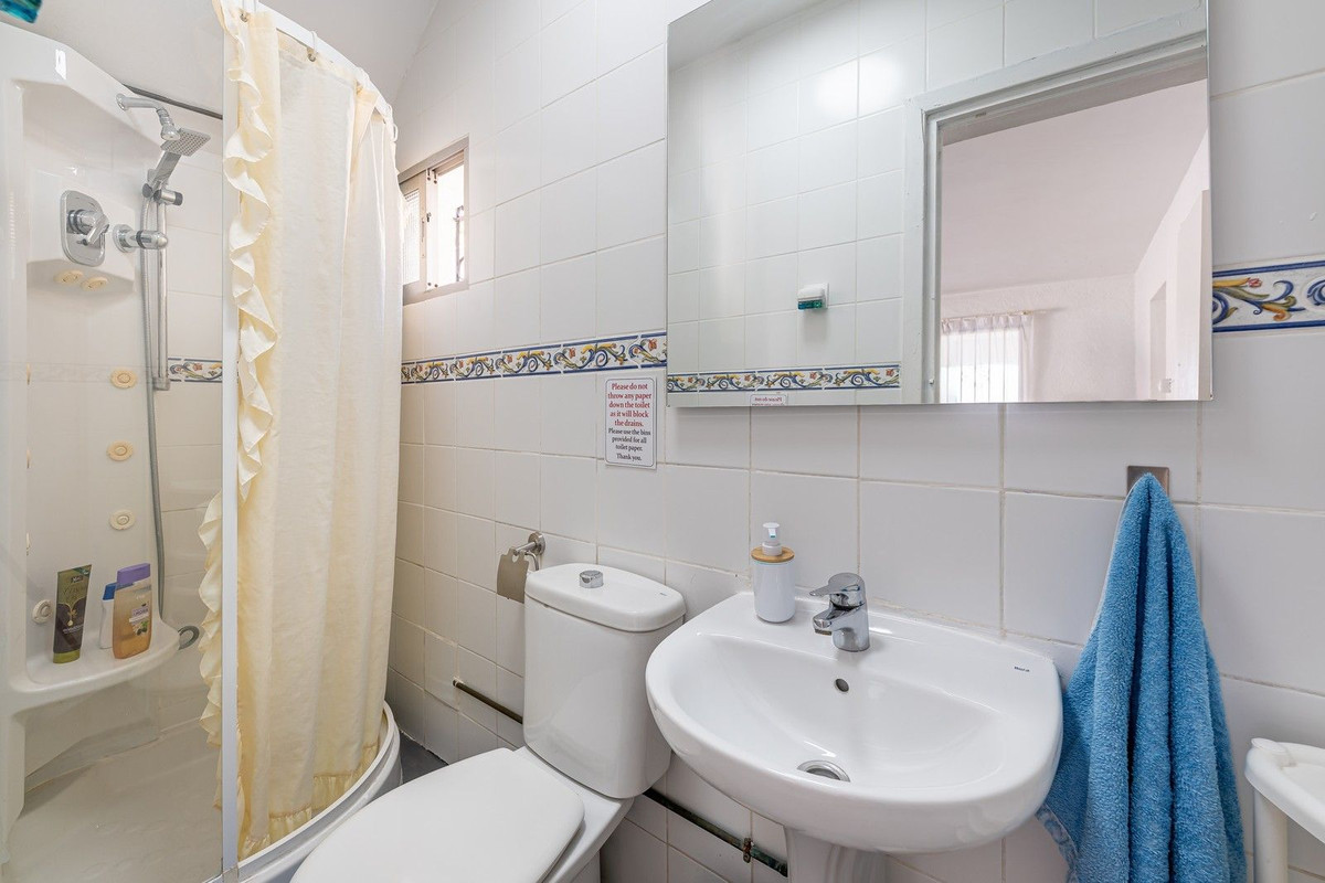 Se vende Villa - Chalet de 5 dormitorios en Costa Del Sol, Málaga, España