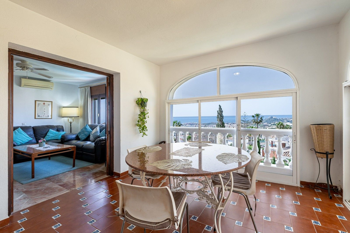 Se vende Villa - Chalet de 5 dormitorios en Costa Del Sol, Málaga, España
