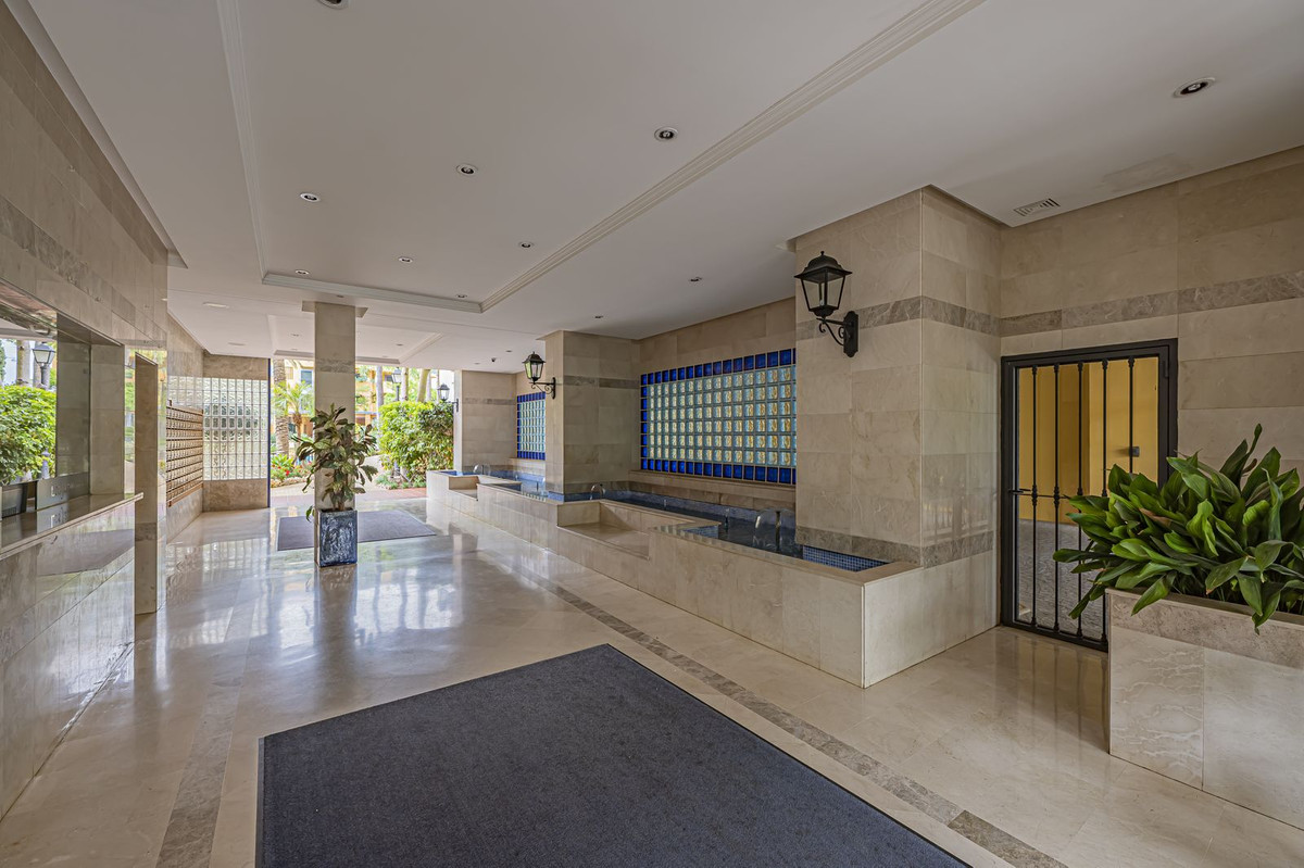 2 Bed Apartment for sale in San Pedro De Alcántara Costa Del Sol, Málaga, Spain