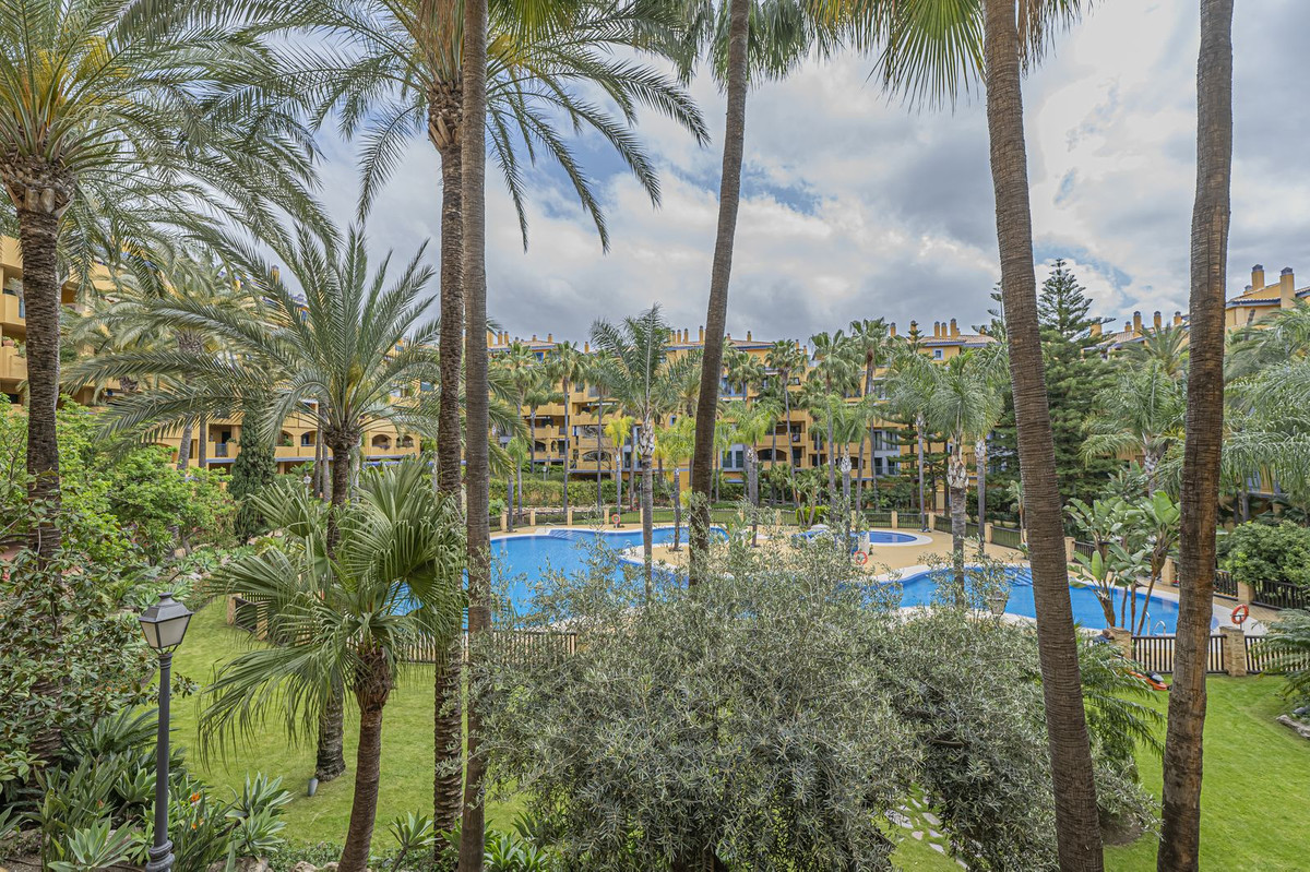 2 Bed Apartment for sale in San Pedro De Alcántara Costa Del Sol, Málaga, Spain