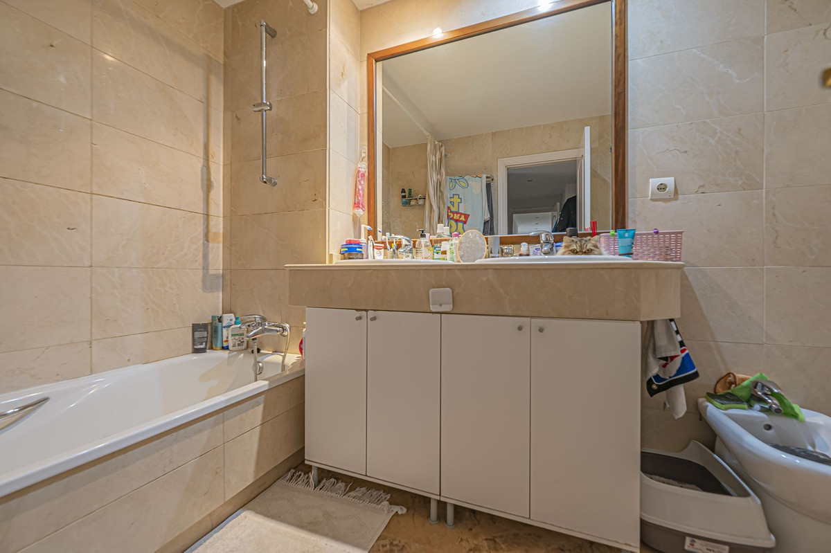 2 Bed Apartment for sale in San Pedro De Alcántara Costa Del Sol, Málaga, Spain