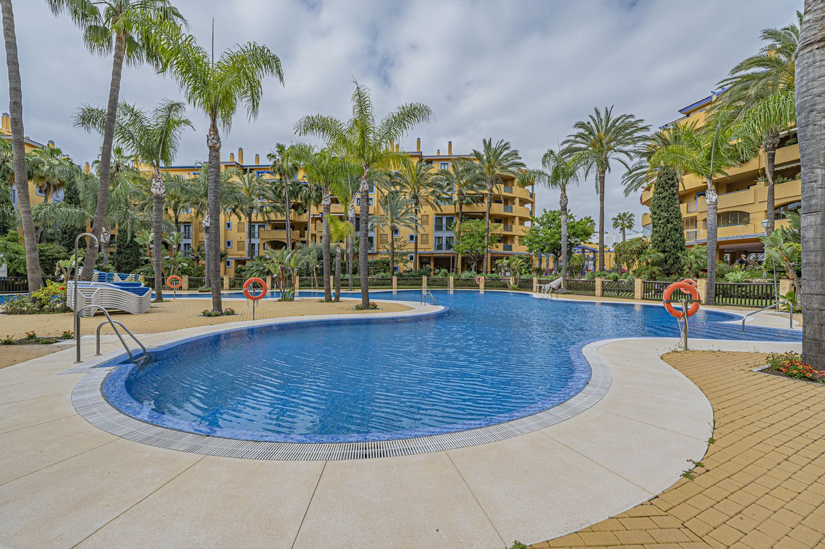 2 Bed Apartment for sale in San Pedro De Alcántara Costa Del Sol, Málaga, Spain