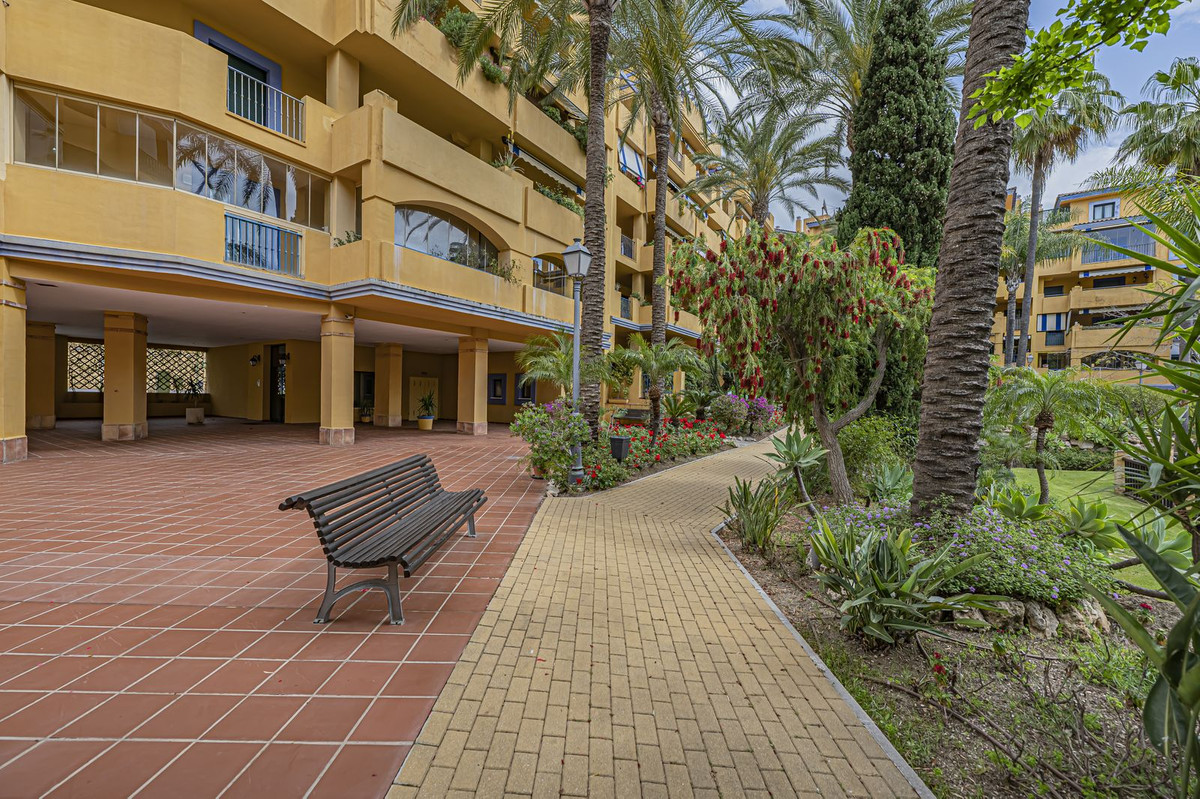 2 Bed Apartment for sale in San Pedro De Alcántara Costa Del Sol, Málaga, Spain