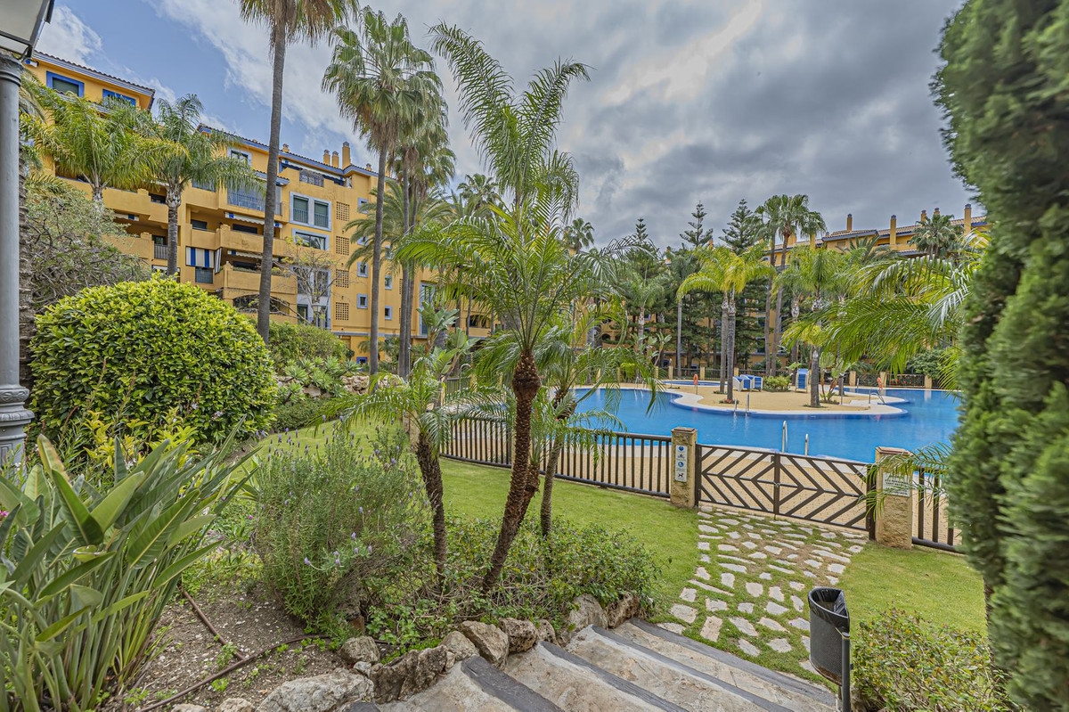 2 Bed Apartment for sale in San Pedro De Alcántara Costa Del Sol, Málaga, Spain