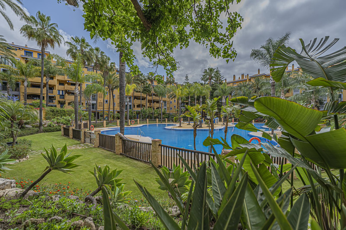 2 Bed Apartment for sale in San Pedro De Alcántara Costa Del Sol, Málaga, Spain