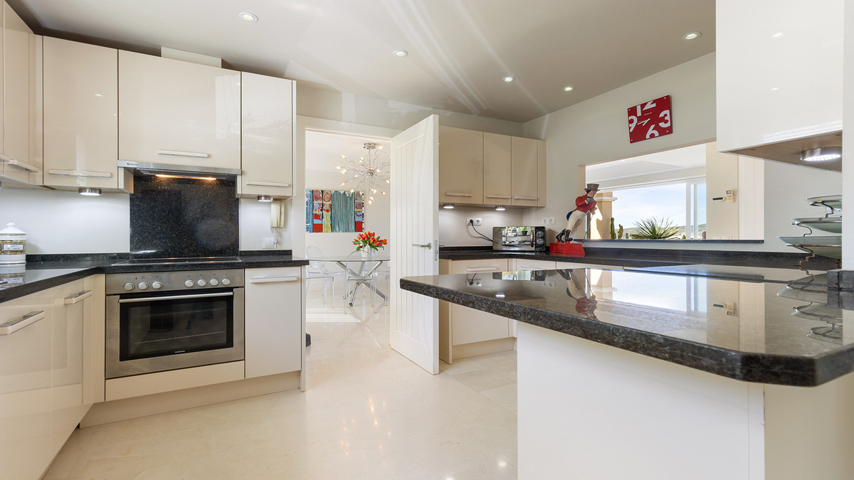 3 Bed Apartment for sale in Doña Julia Costa Del Sol, Málaga, Spain