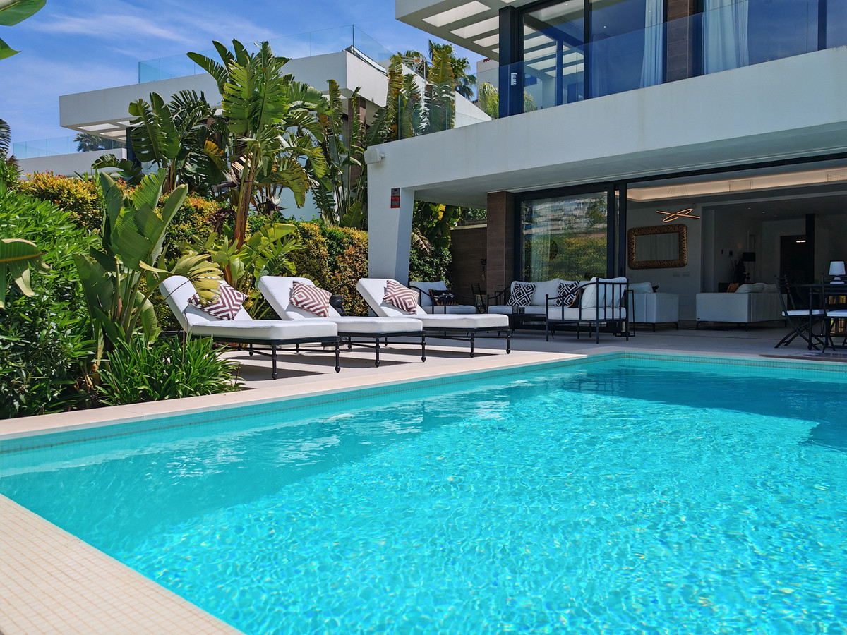 5 Bed Townhouse for sale in Estepona Costa Del Sol, Málaga, Spain