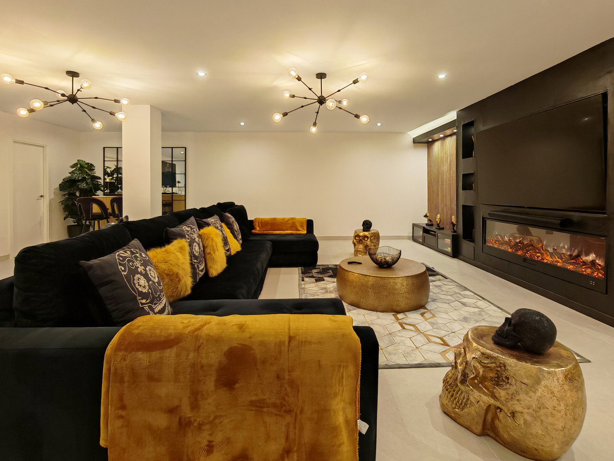 5 Bed Townhouse for sale in Estepona Costa Del Sol, Málaga, Spain