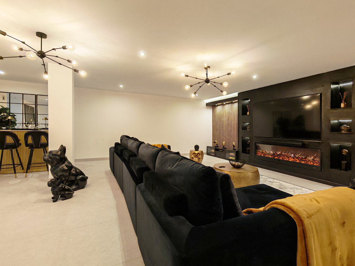 5 Bed Townhouse for sale in Estepona Costa Del Sol, Málaga, Spain