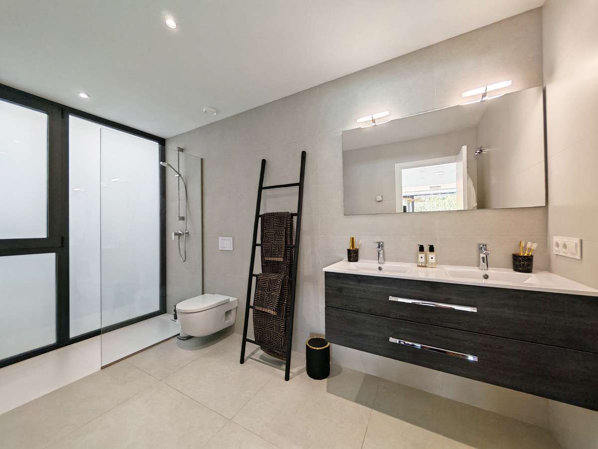 5 Bed Townhouse for sale in Estepona Costa Del Sol, Málaga, Spain