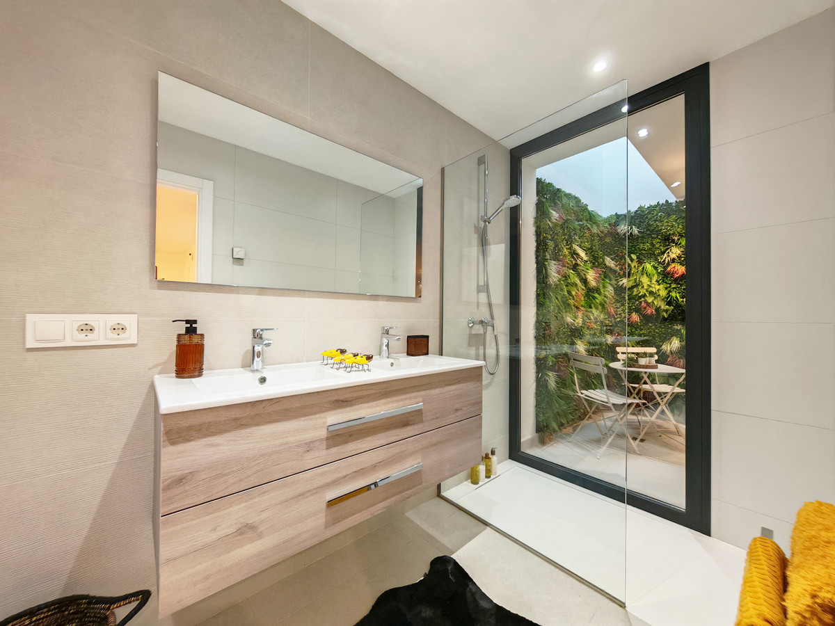 5 Bed Townhouse for sale in Estepona Costa Del Sol, Málaga, Spain