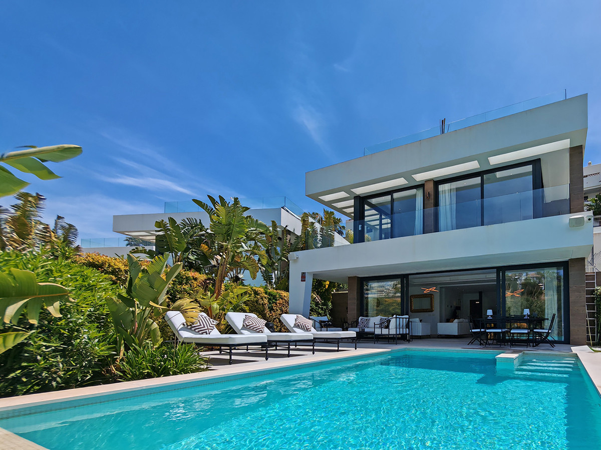 5 Bed Townhouse for sale in Estepona Costa Del Sol, Málaga, Spain
