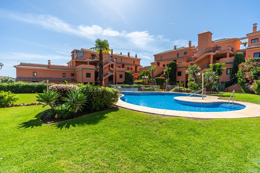 Se vende Apartamento Planta Media de 2 dormitorios en Costa Del Sol, Málaga, España