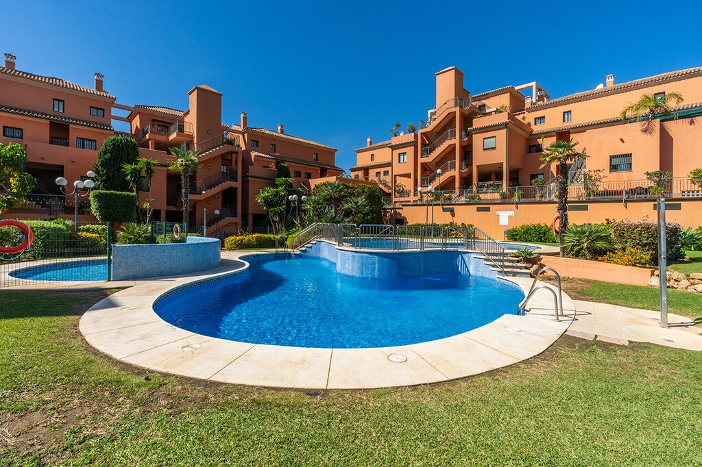 Se vende Apartamento Planta Media de 2 dormitorios en Costa Del Sol, Málaga, España