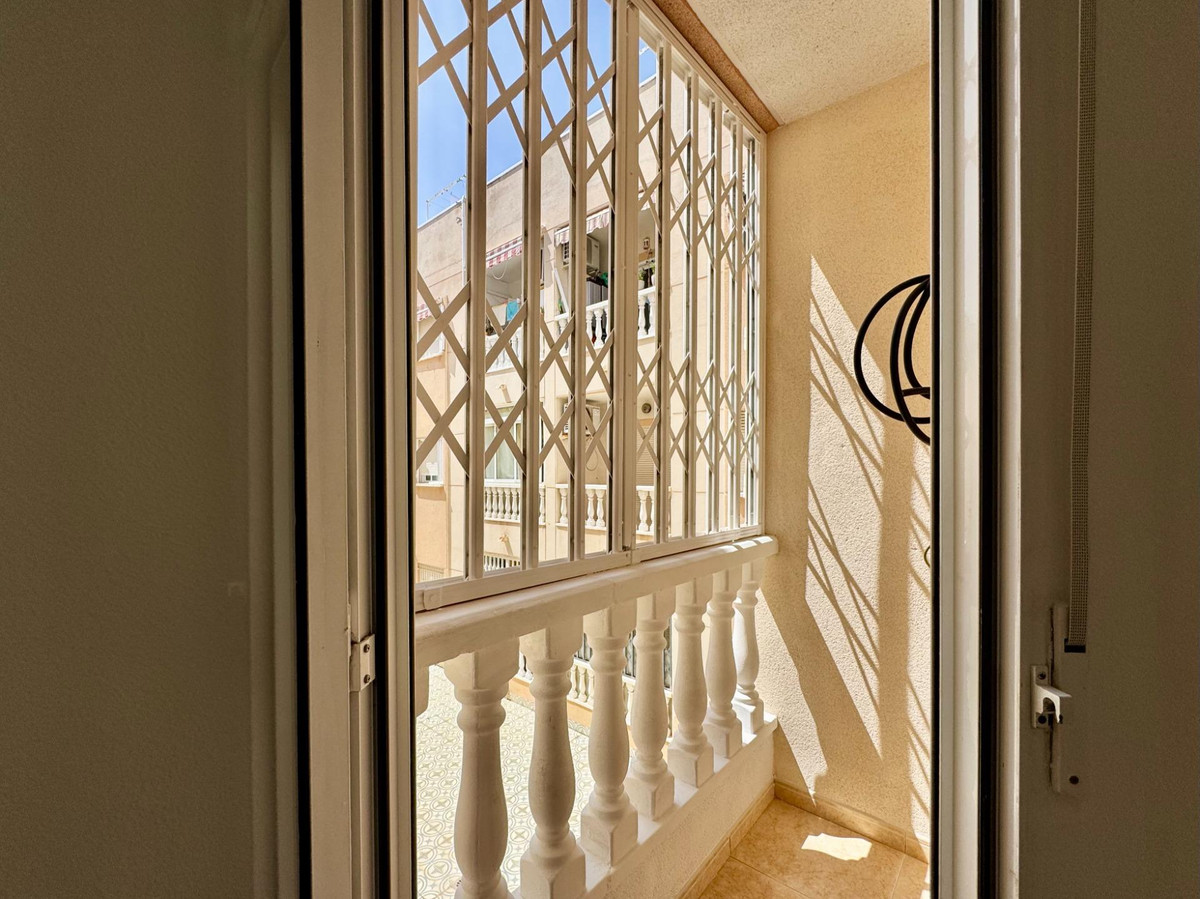Se vende Apartamento Planta Media de 2 dormitorios en Costa Blanca, Alicante, España