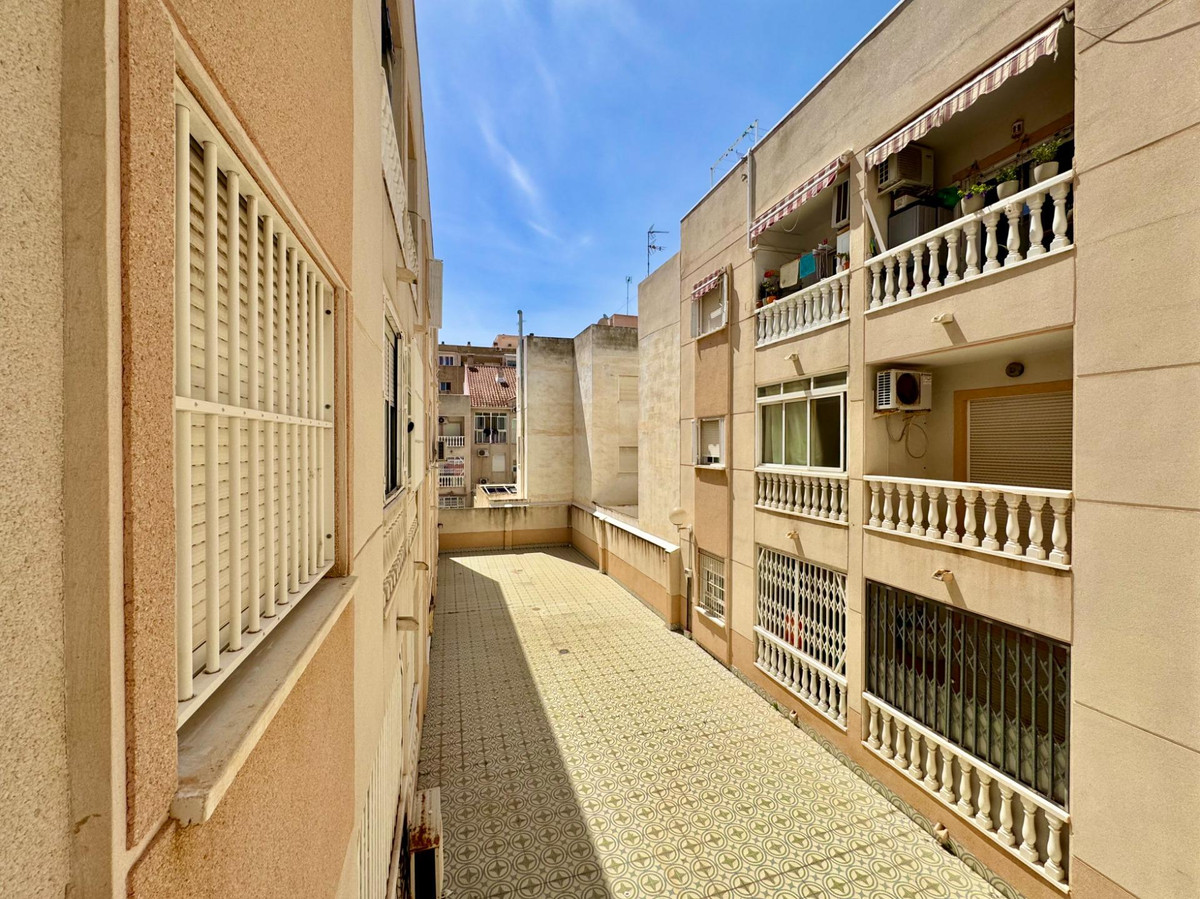 Se vende Apartamento Planta Media de 2 dormitorios en Costa Blanca, Alicante, España