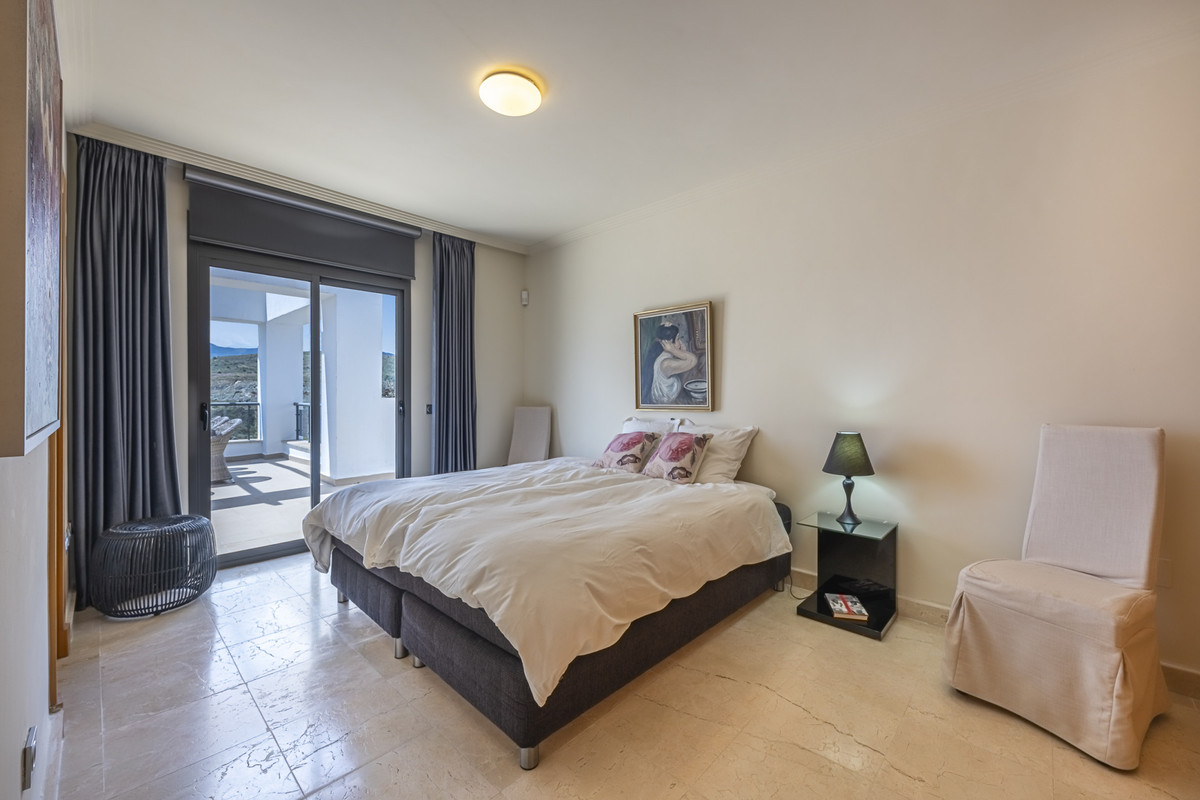3 Bed Apartment for sale in Benahavís Costa Del Sol, Málaga, Spain
