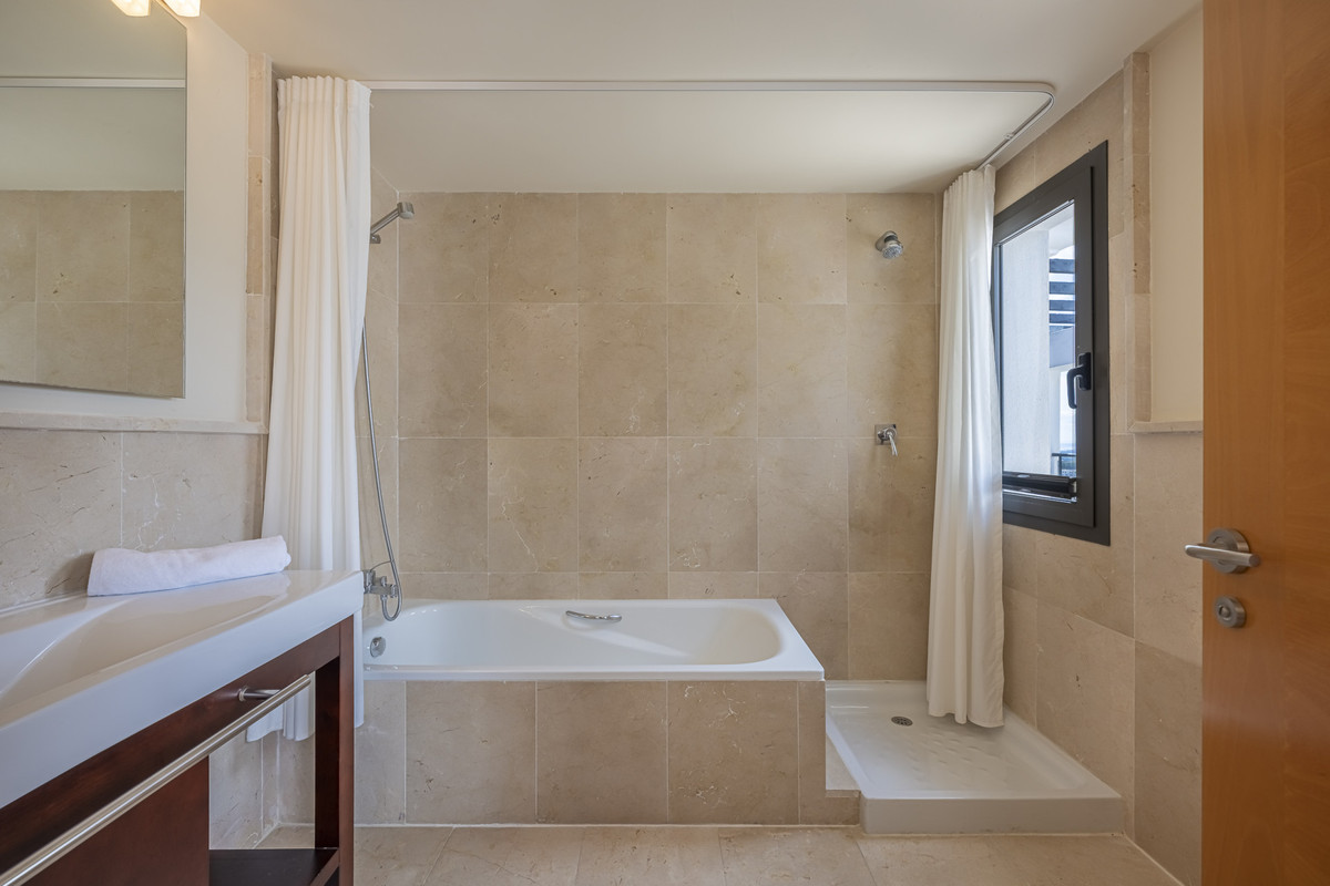 3 Bed Apartment for sale in Benahavís Costa Del Sol, Málaga, Spain