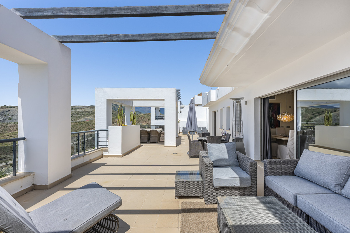 3 Bed Apartment for sale in Benahavís Costa Del Sol, Málaga, Spain