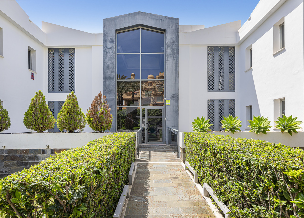 3 Bed Apartment for sale in Benahavís Costa Del Sol, Málaga, Spain