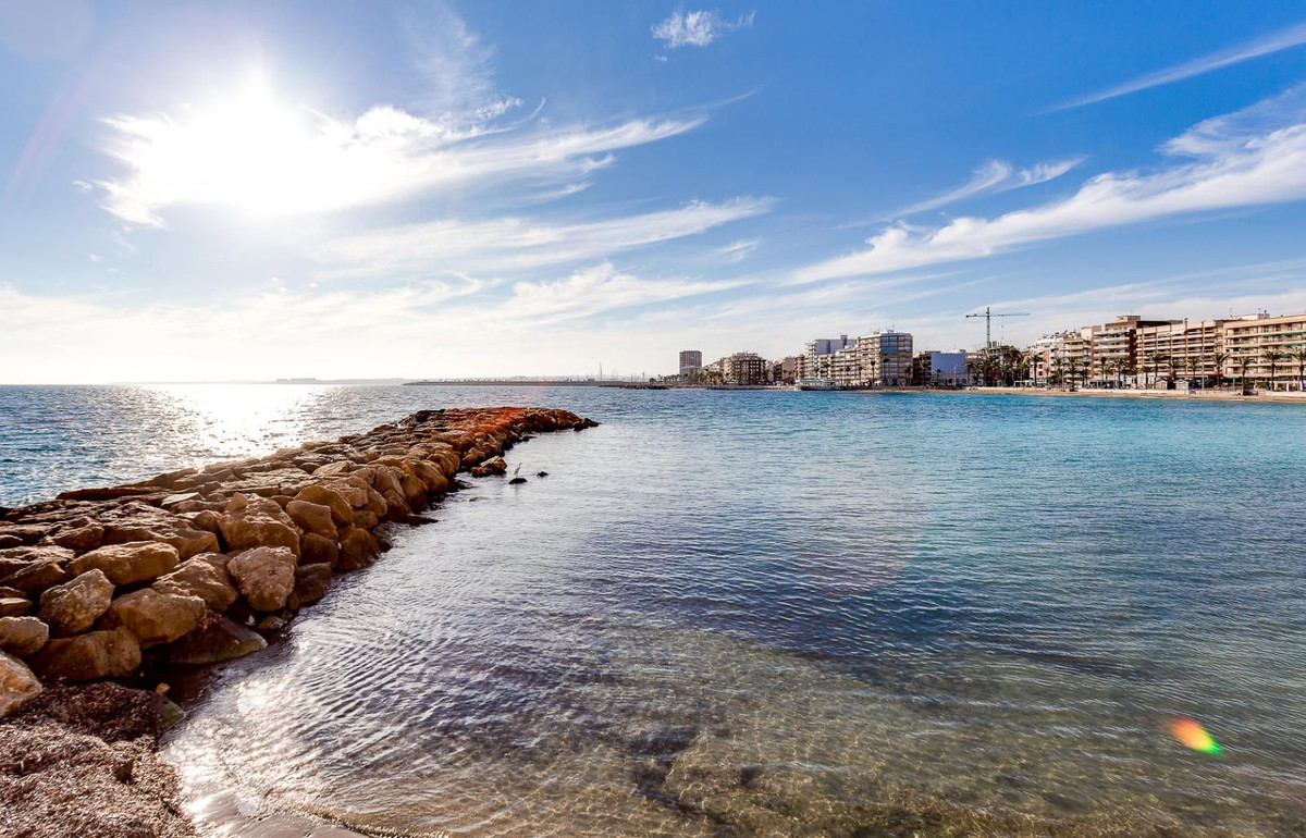 Se vende Apartamento Planta Media de 1 dormitorios en Costa Blanca, Alicante, España