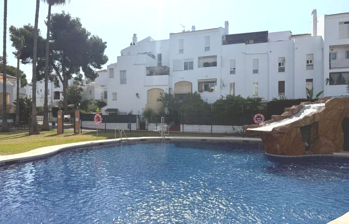 3 Bed Apartment for sale in Elviria Costa Del Sol, Málaga, Spain