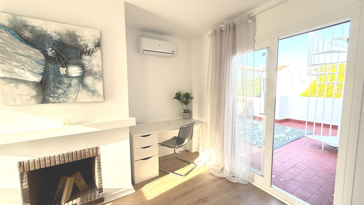 3 Bed Apartment for sale in Elviria Costa Del Sol, Málaga, Spain