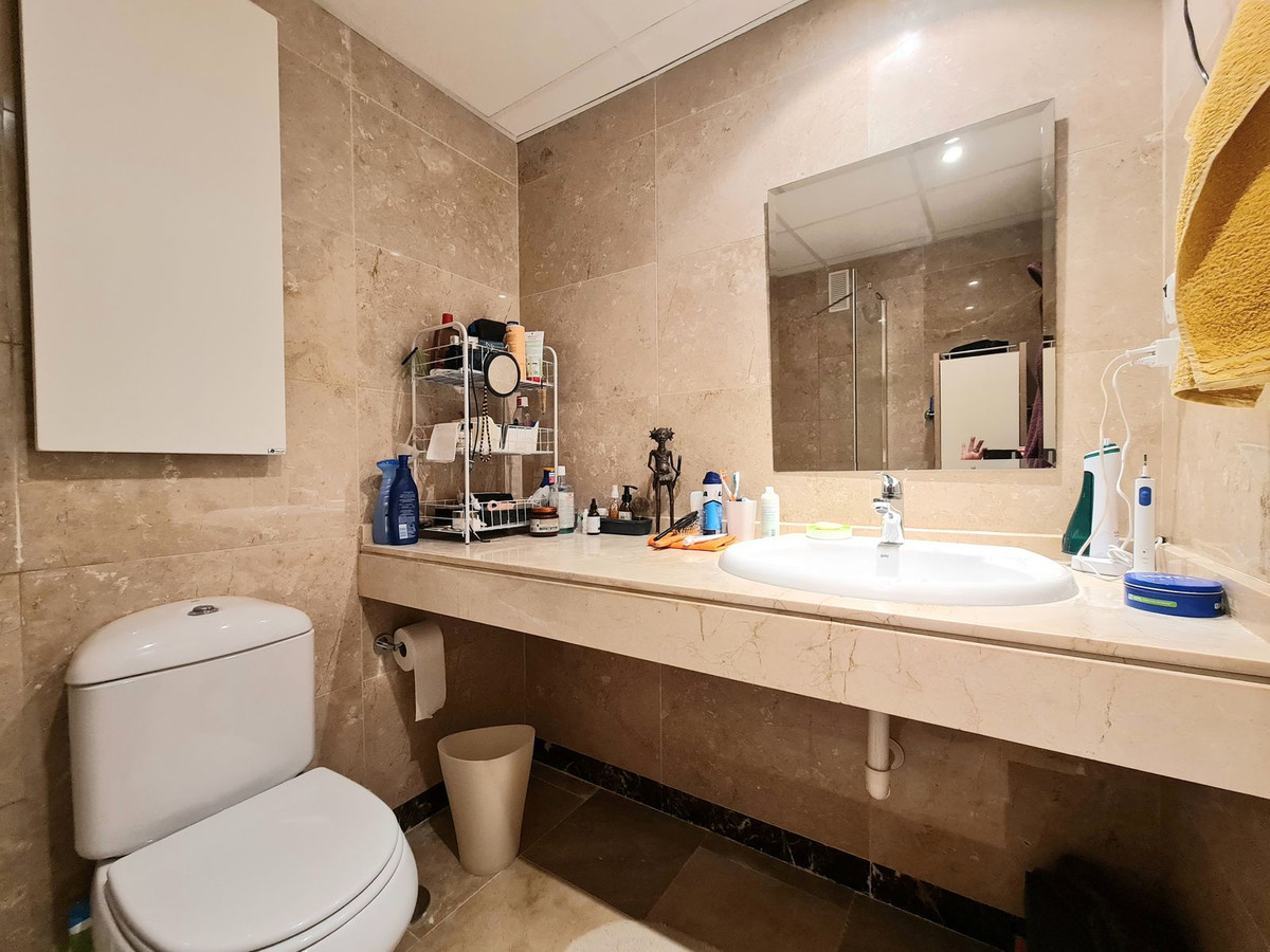 2 Bed Apartment for sale in La Duquesa Costa Del Sol, Málaga, Spain