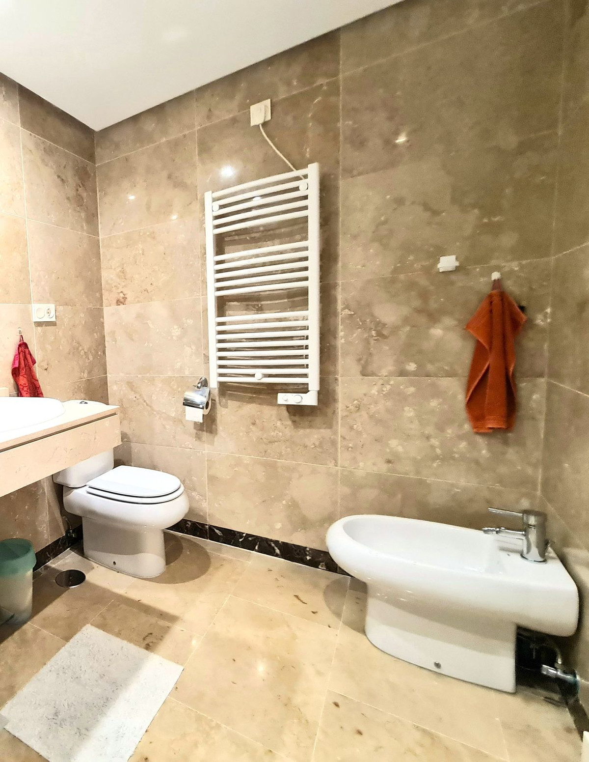 2 Bed Apartment for sale in La Duquesa Costa Del Sol, Málaga, Spain