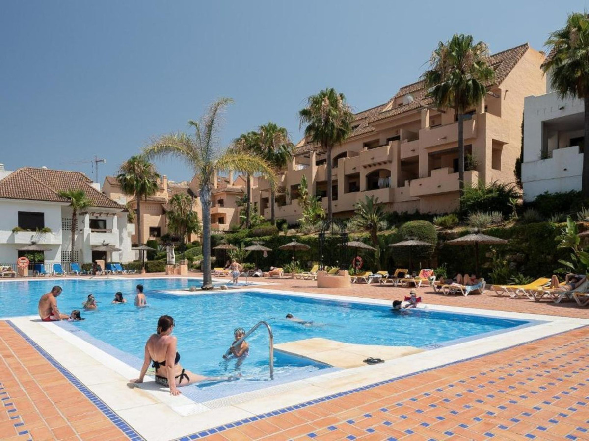 2 Bed Apartment for sale in La Duquesa Costa Del Sol, Málaga, Spain