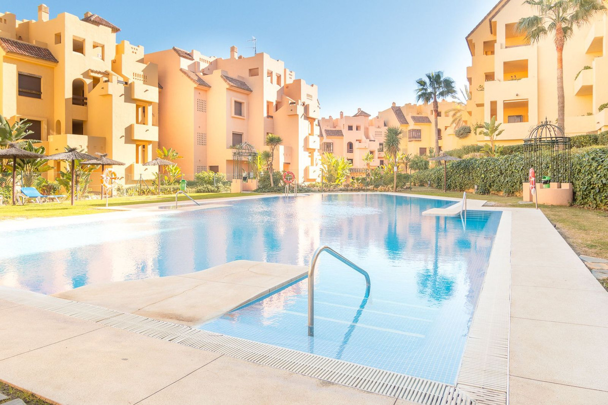 2 Bed Apartment for sale in La Duquesa Costa Del Sol, Málaga, Spain