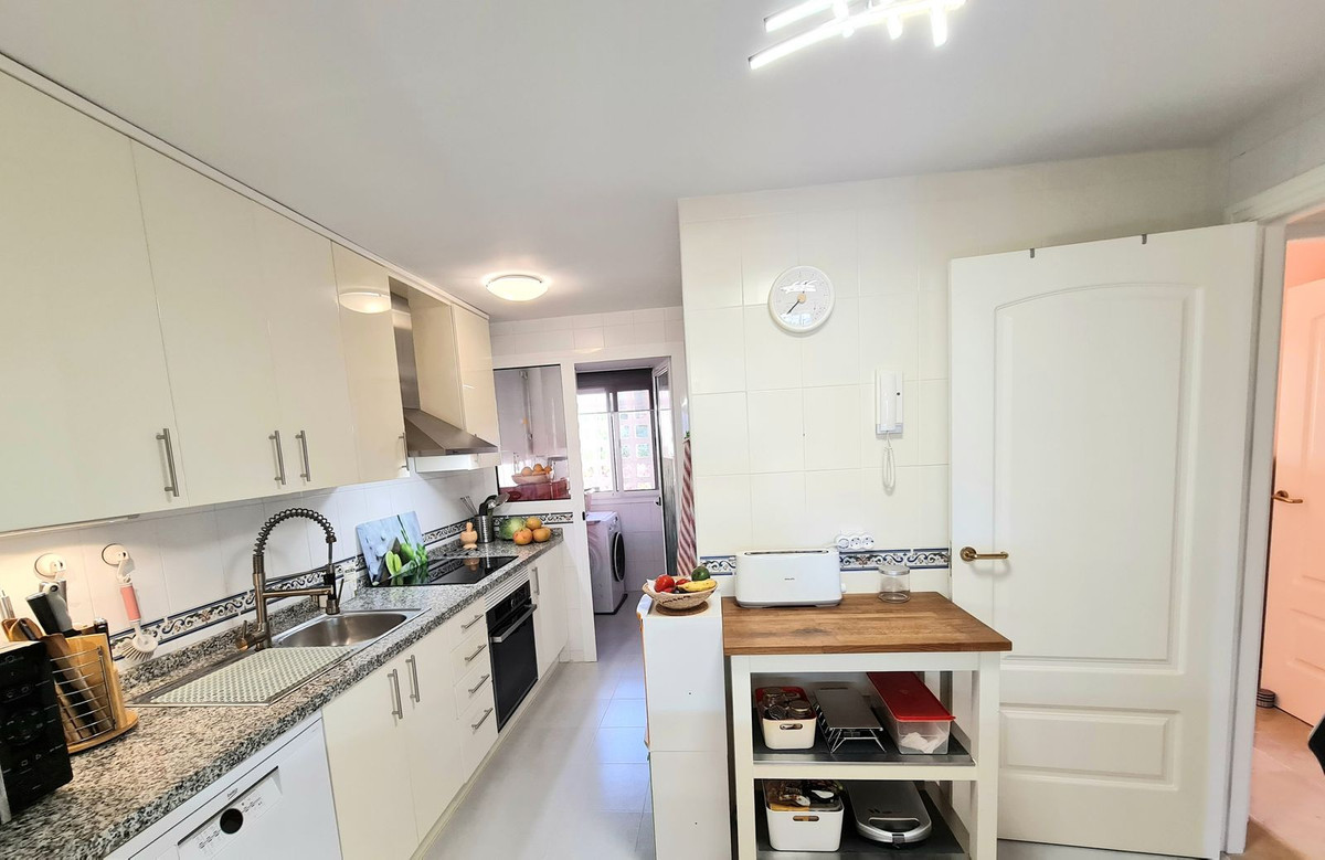 2 Bed Apartment for sale in La Duquesa Costa Del Sol, Málaga, Spain