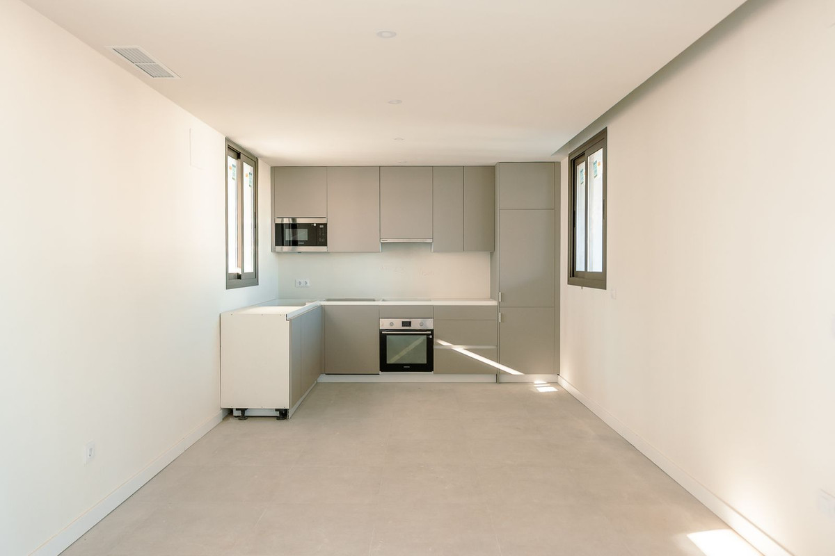 2 Bed Apartment for sale in Estepona Costa Del Sol, Málaga, Spain