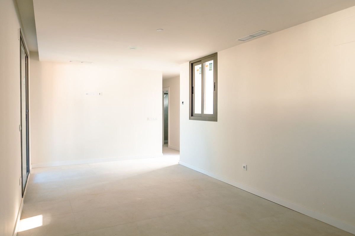 2 Bed Apartment for sale in Estepona Costa Del Sol, Málaga, Spain