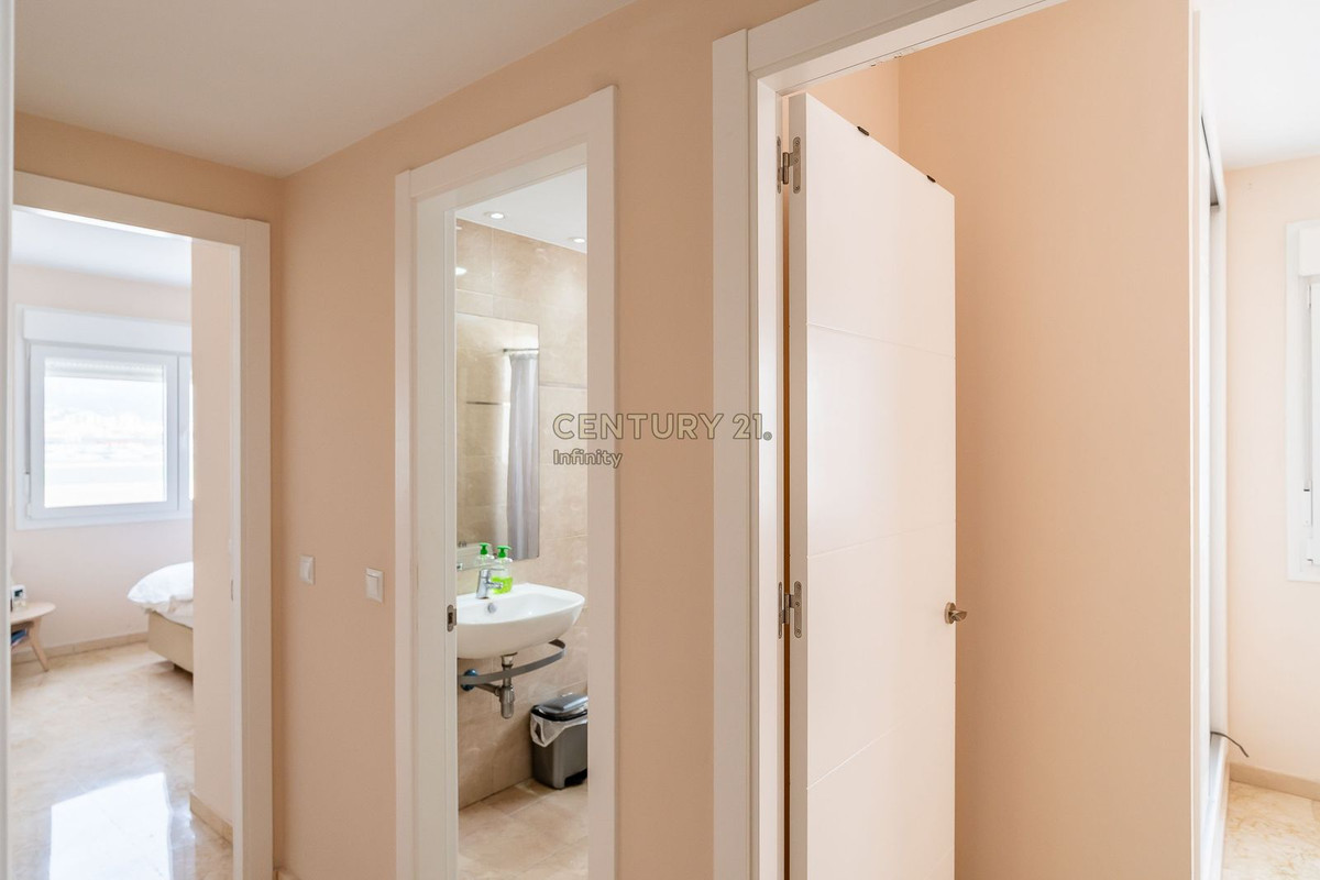 Se vende Apartamento Planta Media de 2 dormitorios en Costa Del Sol, Málaga, España