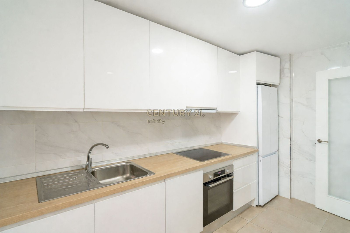 Se vende Apartamento Planta Media de 2 dormitorios en Costa Del Sol, Málaga, España