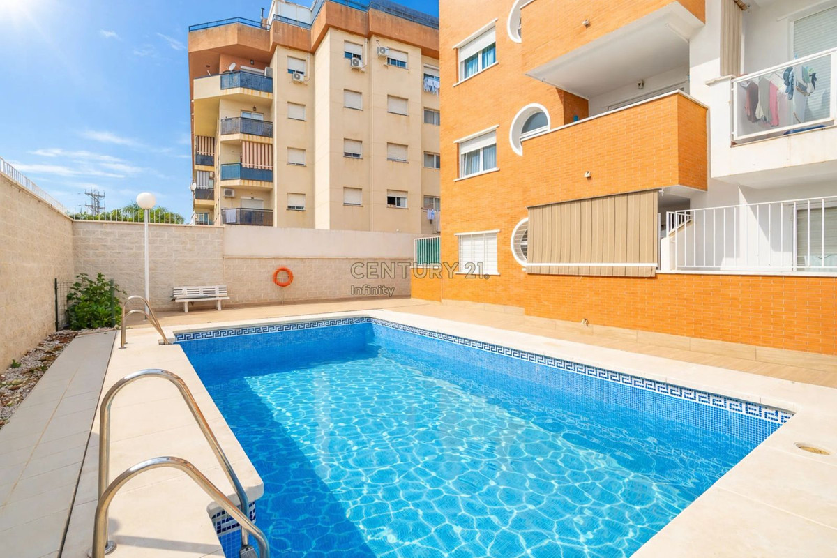 Se vende Apartamento Planta Media de 2 dormitorios en Costa Del Sol, Málaga, España