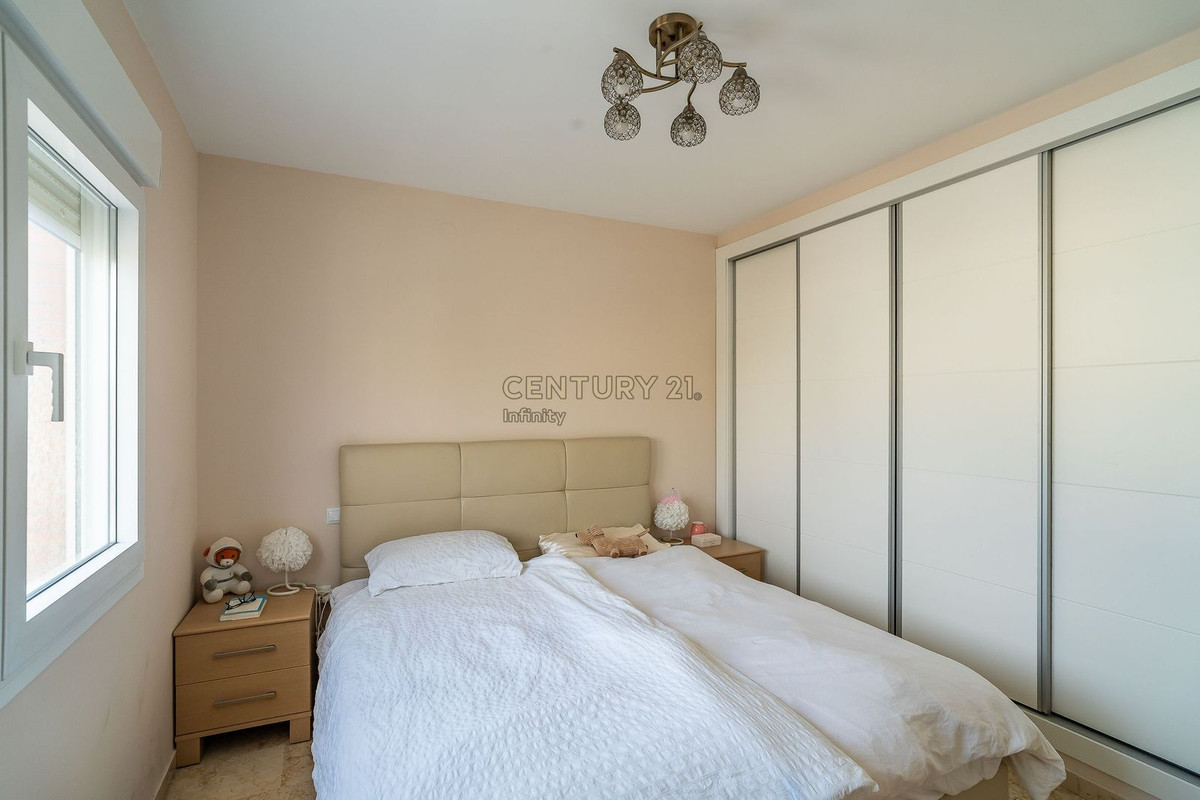 Se vende Apartamento Planta Media de 2 dormitorios en Costa Del Sol, Málaga, España