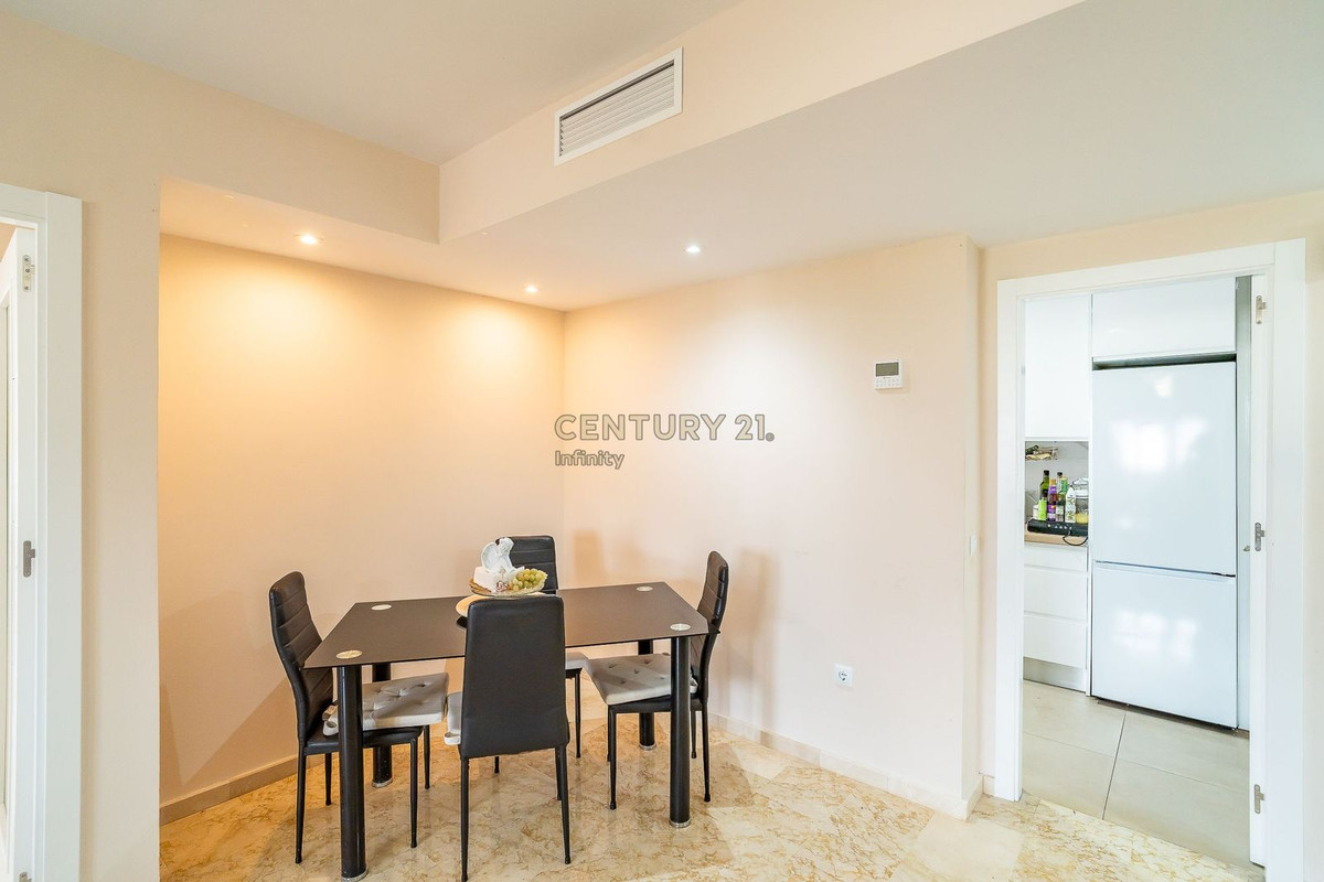 Se vende Apartamento Planta Media de 2 dormitorios en Costa Del Sol, Málaga, España