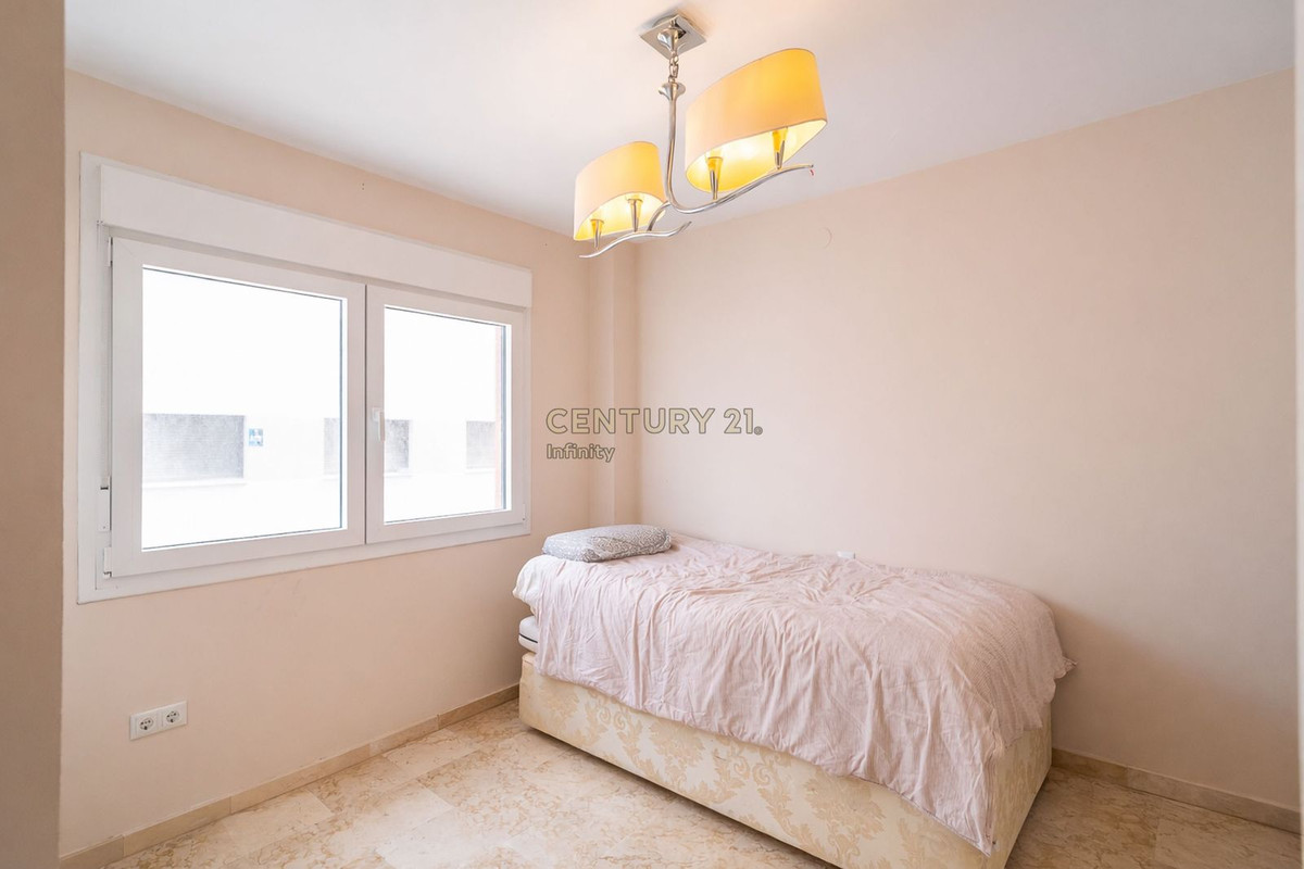 Se vende Apartamento Planta Media de 2 dormitorios en Costa Del Sol, Málaga, España