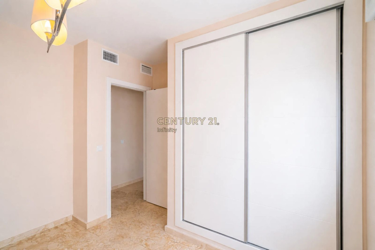Se vende Apartamento Planta Media de 2 dormitorios en Costa Del Sol, Málaga, España